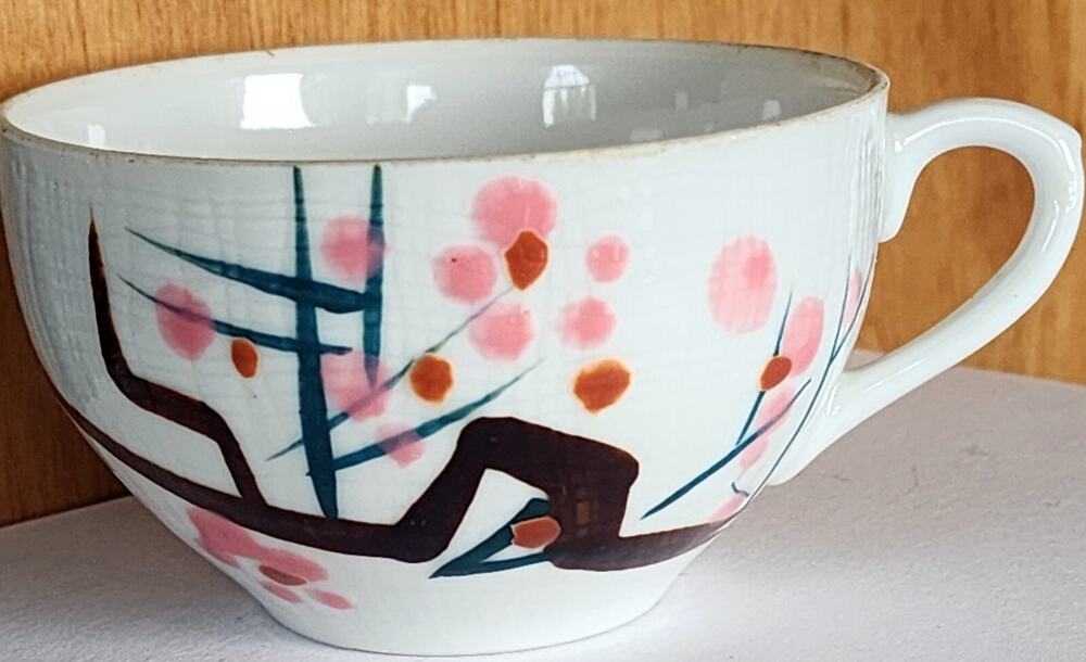 YAMAKA JAPAN Tea Cup Tree Blossom Design Very Pretty Vintage See Pic.